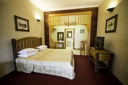 The Middle Pub Hotel Мулумбимби Екстериор снимка