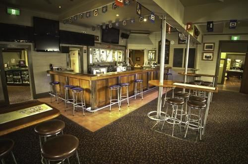 The Middle Pub Hotel Мулумбимби Екстериор снимка