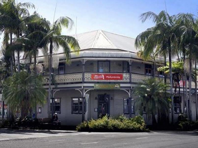 The Middle Pub Hotel Мулумбимби Екстериор снимка